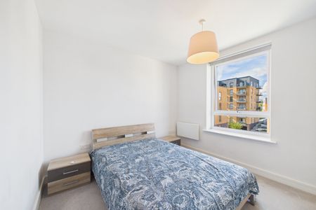 1 bedroom Flat in Drake Way, Reading - Photo 2