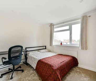 Cleveland Gardens, Worcester, KT4 - Photo 6