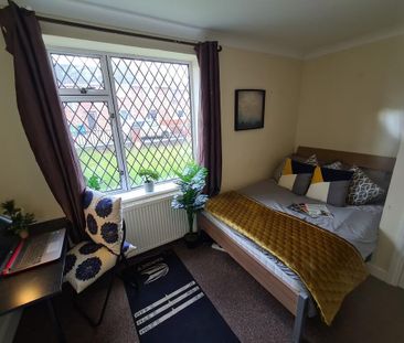 1 bedroom in a house share to rent - Photo 3