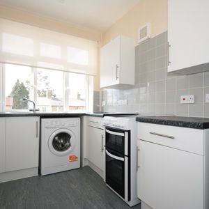 Old Woking, Woking - Photo 2