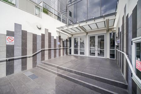 Beautifully Presented Fully Furnished Apartment - Photo 2