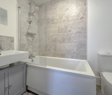 2 bedroom end of terrace house to rent - Photo 5