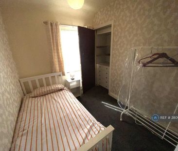 4 bedroom semi-detached house to rent - Photo 6