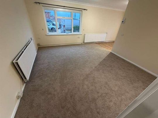 Kimberley Road, Benfleet, SS7 - Photo 1