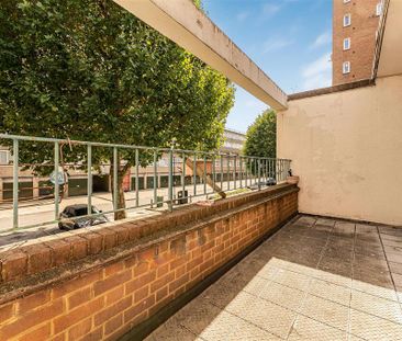 3 bedroom flat to rent - Photo 1