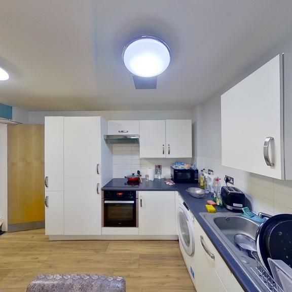 3 bedroom flat to rent - Photo 1