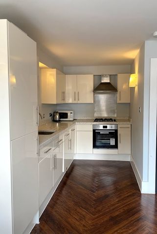 2 Bed Flat, Chestnut Grove, SW12 - Photo 3