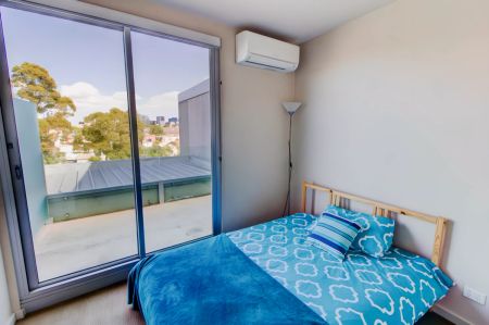 Large Studio - Photo 5