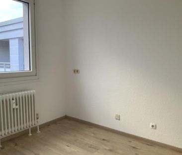Hier macht Wohnen Spaß! 3-Zimmer-Wohnung mit neuem Laminatboden. - Photo 2