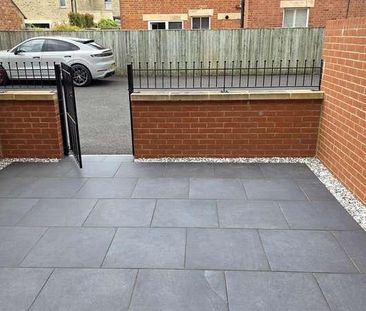 Victoria Road Cirencester, GL7 - Photo 2