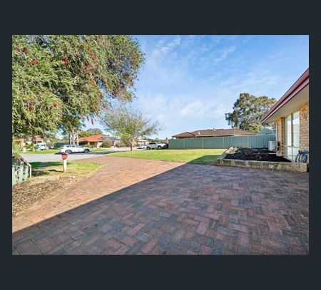 22 Logan Court, Seville Grove, WA 6112 - Photo 3