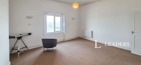 2 bedroom flat to rent Flat 2 17 The Esplanade, Lowestoft, NR33 - Photo 3