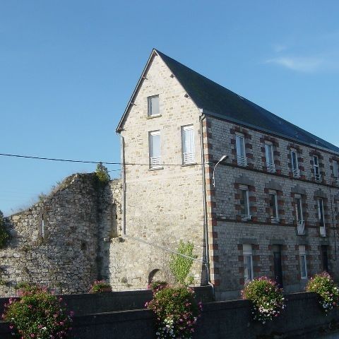 Location Appartement 2 pièces 38m² DOMFRONT EN POIRAIE 61700 - Photo 2