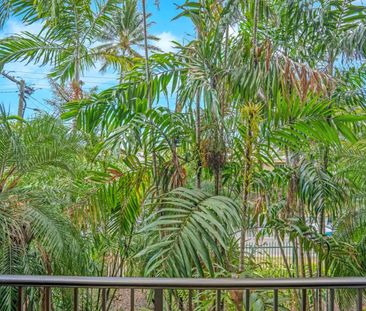 Furnished & Spacious Inner-City Apartment! - Photo 4