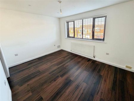 4 bedroom detached house to rent - Photo 4