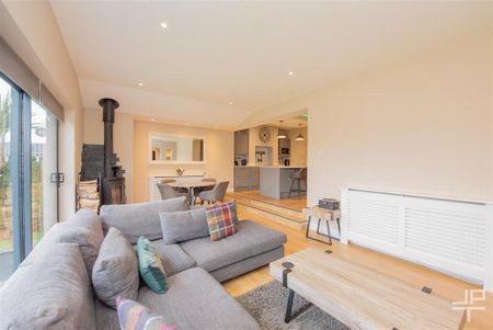 3 bedroom semi-detached house to rent - Photo 2