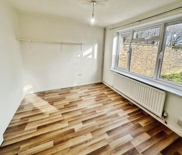 4 bedroom end of terrace house to rent - Photo 4