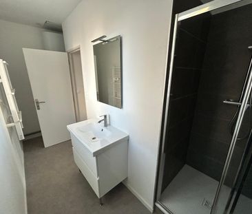 Location Appartement 2 pièces 51m² ST CHAMOND 42400 - Photo 5