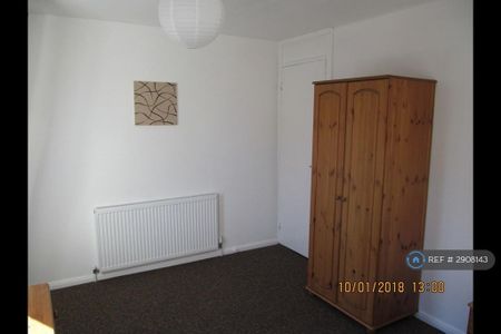 1 bedroom in a house share to rent - Photo 3