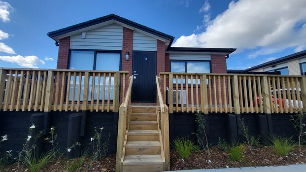 Brand new family home 1/26 Pah Road, Papatoetoe, Auckland - Photo 1