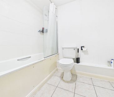 Hanworth Road, Hampton, TW12 - Photo 4