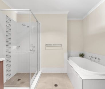 NEAT & TIDY THREE BEDROOM HOME IN GREAT LOCATION! - Photo 3