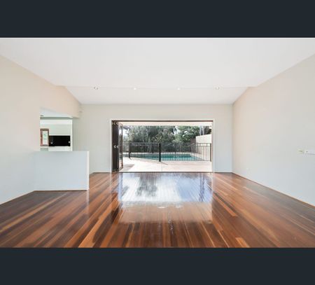 3 Monterey Court, Broadbeach Waters, Qld 4218 - Photo 2