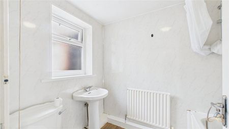 4 bedroom property to rent - Photo 2