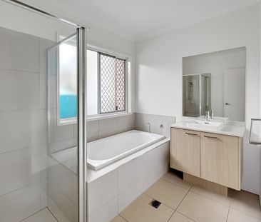 Spacious Family Home in Palmview - Photo 5