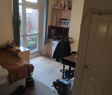 Studio Flat, Holyhead Road, CV1 - Photo 3