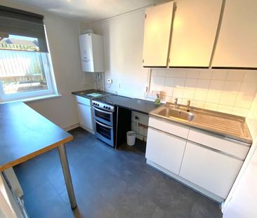 1 Bed Flat, Charlton, SE7 - Photo 3