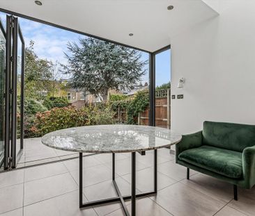 4 bedroom terraced house to rent - Photo 6