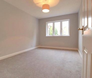2 bedroom Flat To Let Total Size: 560 SQ FT - Photo 2