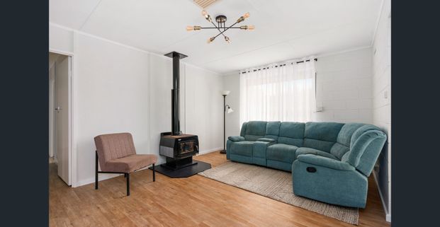 Beauty on Bachelor - Photo 1