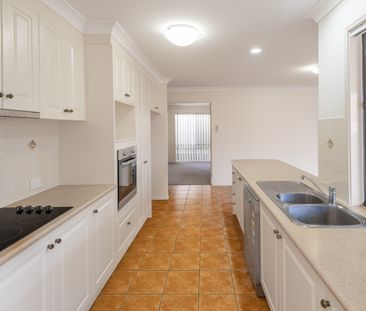 204 Saturn Crescent, Bridgeman Downs QLD 4035 - House For Rent | Do... - Photo 4