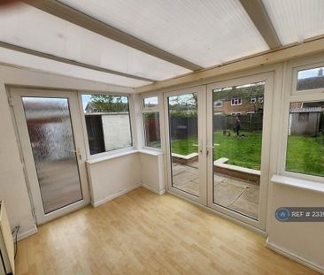 3 bedroom semi-detached house to rent - Photo 5