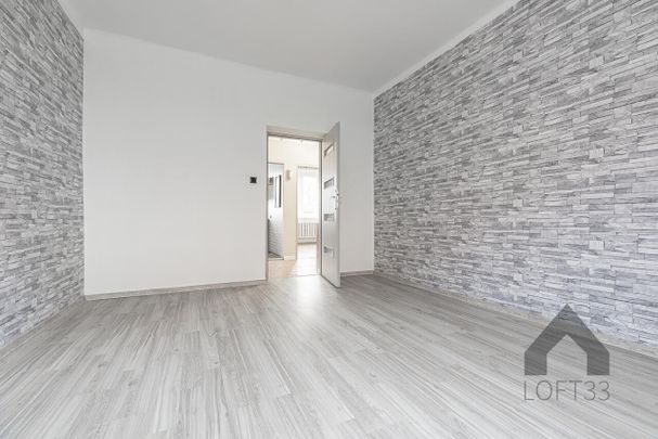 Przestronne i wyposażone dwupokojowe mieszkanie w centrum Jaworzna do wynajęcia | Spacer 3D - Фото 1