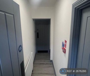 1 bedroom in a house share to rent - Photo 2