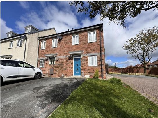 2 bedroom end of terrace house to rent - Photo 1