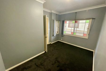 Two Bedroom Apartment In Convenient Location! - Photo 2