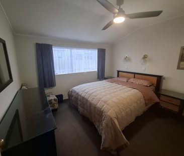 50 Roxburgh Street, Mount Victoria - Photo 3