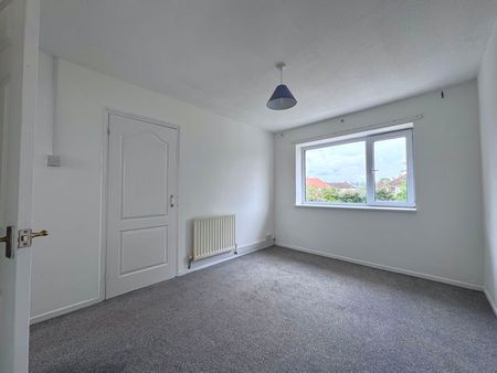 Meadowleaze, Gloucester - Photo 2