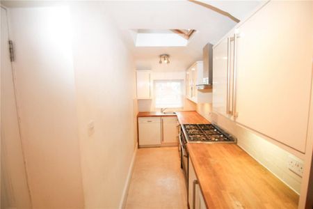 5 bedroom end of terrace house to rent - Photo 3