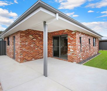 CHARMING AND LOW-MAINTENANCE LIVING IN JINDERA - Photo 2