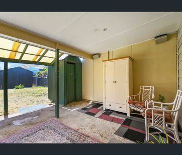 Charming 3- bedroom home - Photo 5