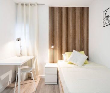 Calle Matilde Hernández, Madrid, Community of Madrid 28019 - Photo 3