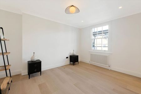 Elegant two-bedroom apartment set within a white stucco-fronted building in the heart of Pimlico, SW1V. - Photo 3