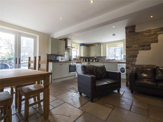 8 Highfields, Huddersfield, HD1 - Photo 1