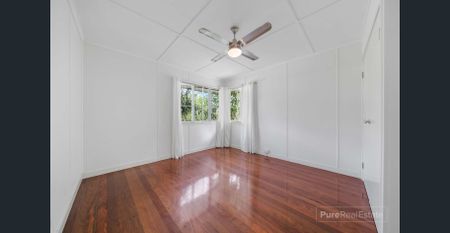 Elevated Charm on 655 m² in Leafy Stafford Heights - Photo 2