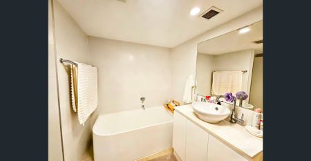 Modern North-Facing Apartment with Study for Rent - Photo 4